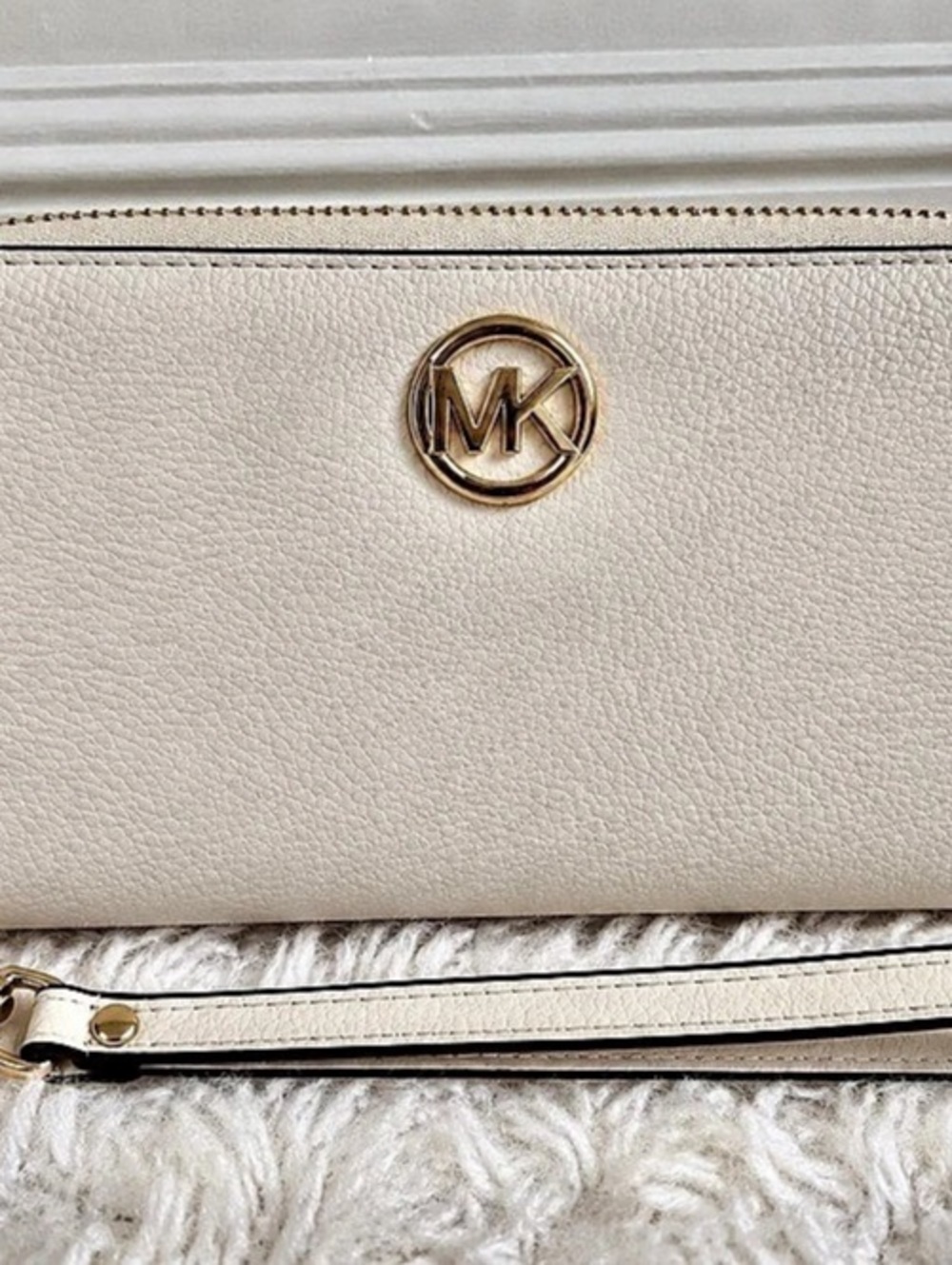 Michael Kors Fulton Large Pebbled Leather Zip-Around Wristlet Wallet -Cream EUC